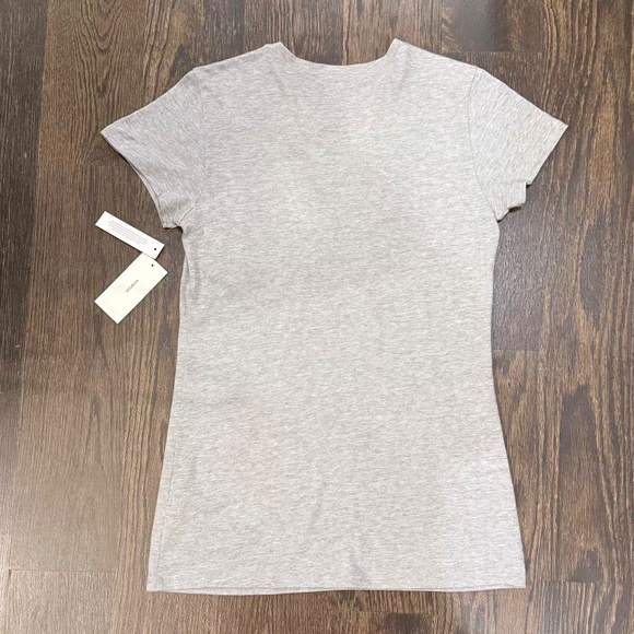 Vince Women’s Light Gray Short Sleeve Crew Neck T Shirt NWT Size Medium - Picture 7 of 9